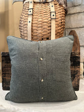 Load image into Gallery viewer, Woolrich Wolf shirt back
