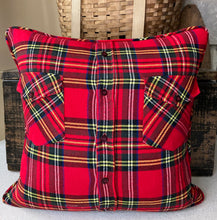 Load image into Gallery viewer, &quot;E&quot; Varsity Letter Pillow
