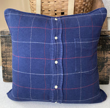 Load image into Gallery viewer, &quot;E&quot; Varsity Letter Pillow
