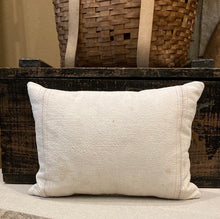 Load image into Gallery viewer, Easter Pillow
